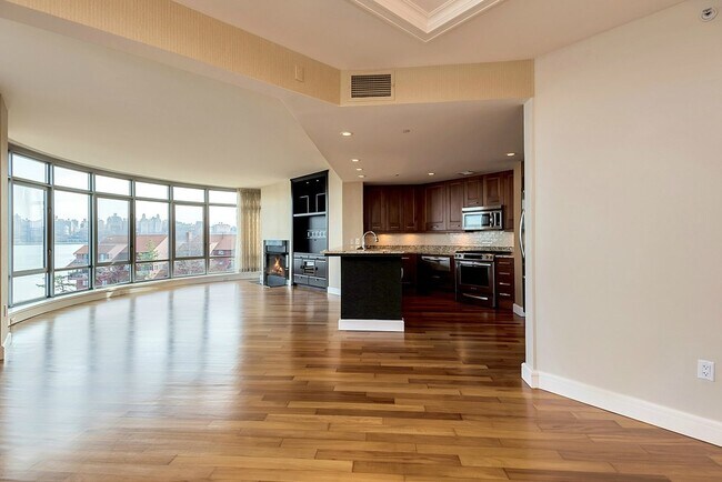 Foto del edificio - 8100 River Rd