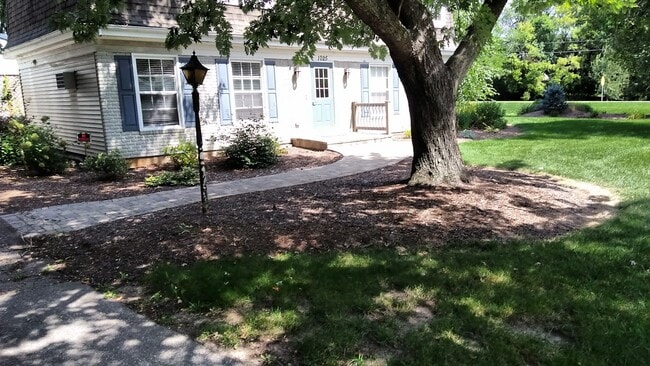 Building Photo - 1025 Riverside Dr