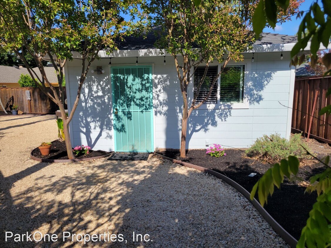 Primary Photo - Studio, 1 bath House - 1657 Barnett Circle