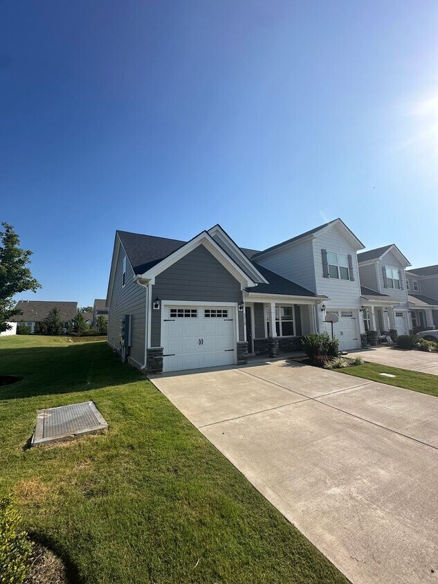 Beautiful 2 Bed 2.5 Bath Townhome *ZONED FOR BLACKMANS SCHOOLS* - Beautiful 2 Bed 2.5 Bath Townhome *ZONED FOR BLACKMANS SCHOOLS*