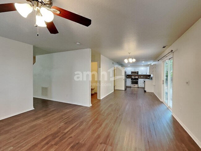 Building Photo - 372 W Wood Owl Dr