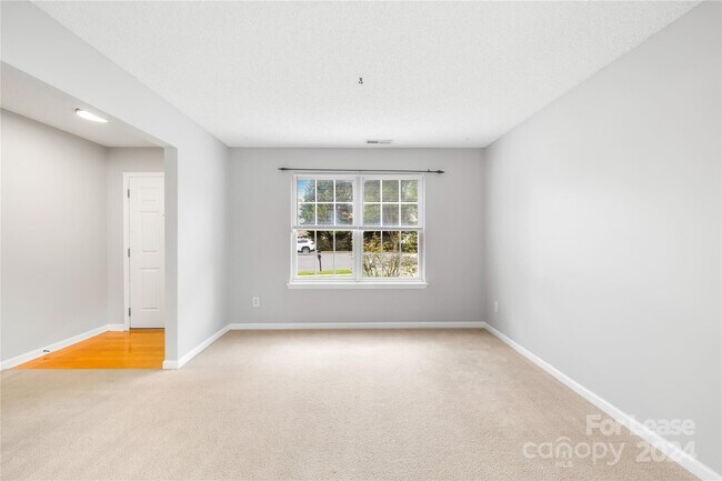 Building Photo - 10405 Plantain Ct