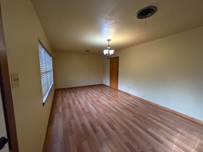 Foto del edificio - 5450 Thames Dr