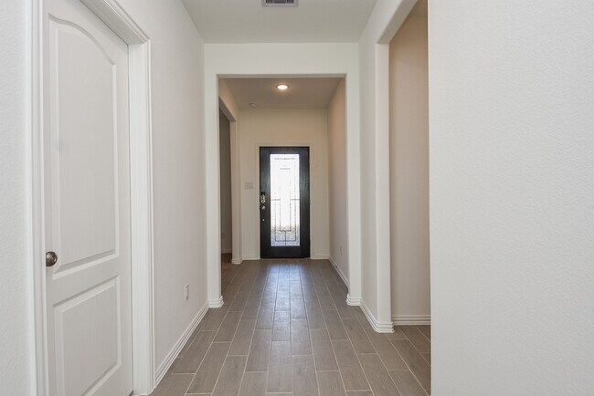 Foto del edificio - 8106 Royal Palm Ct