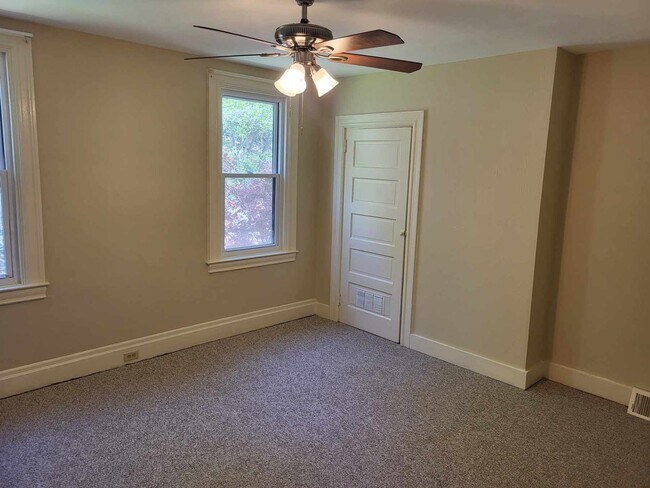 Building Photo - McKnight Observatory Hill - 2 BR Single Fa...