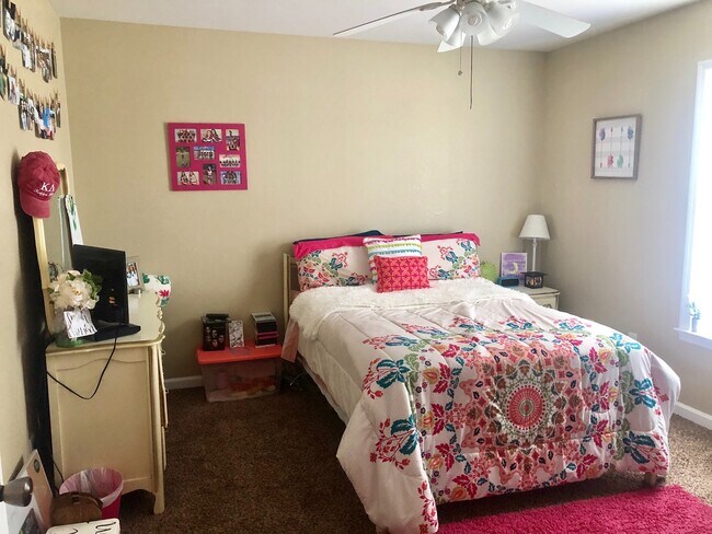 Foto del edificio - 104 B St