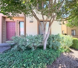 Building Photo - 468 Park Pl Dr