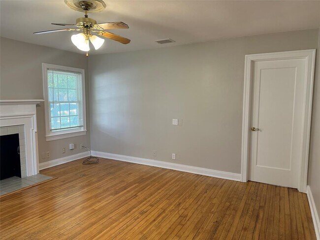Building Photo - 1205 W 40th St
