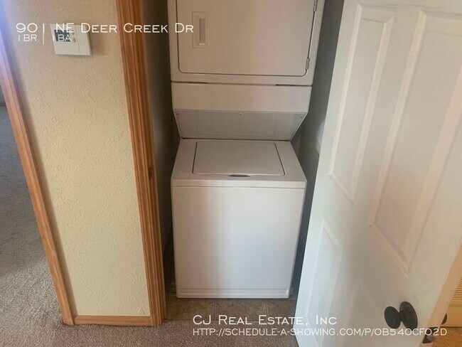 Foto del edificio - 901 NE Deer Creek Dr