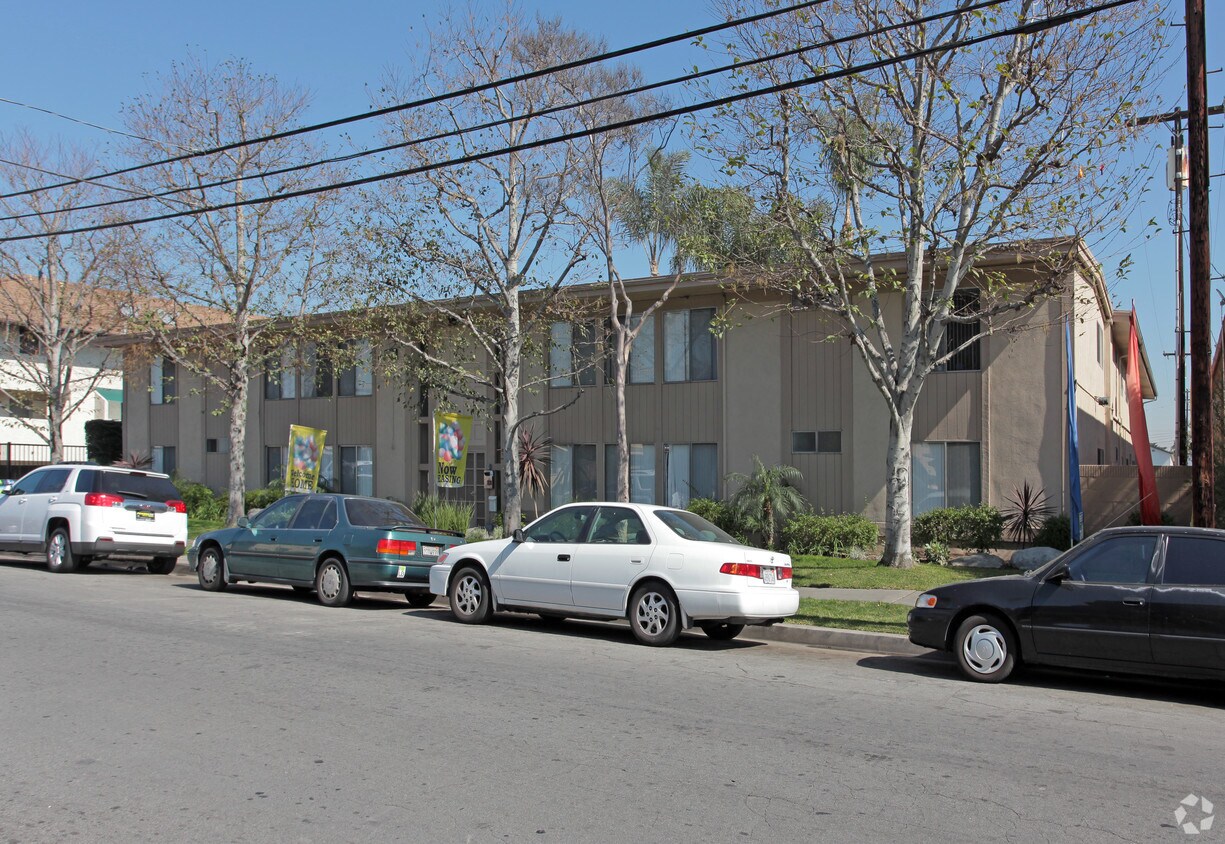 208 Cornuta Apartments Apartments in Bellflower, CA