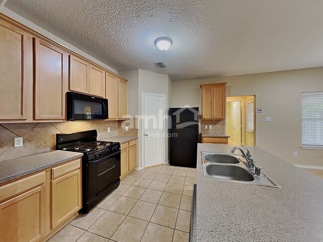 Foto del edificio - 9215 Birch Springs Dr