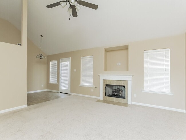 Building Photo - 35 Willow Crest Dr