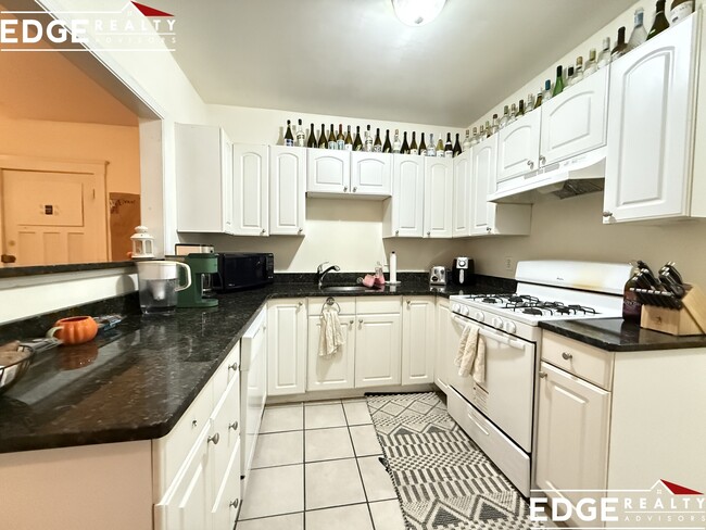 Building Photo - 62 Egmont