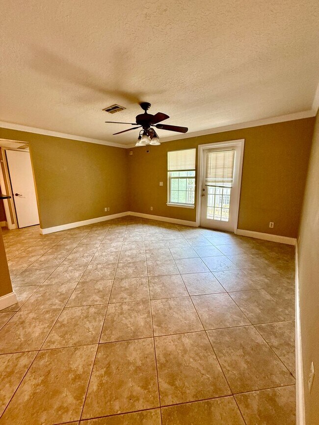 Foto del edificio - 7701 Timberlin Park Blvd