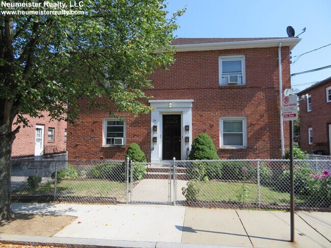 Building Photo - 27 Beechcroft St