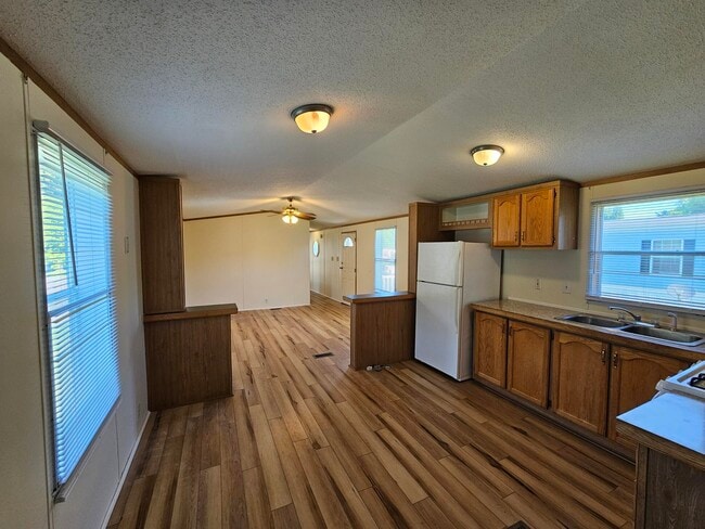 Building Photo - 35 Woodside Ln
