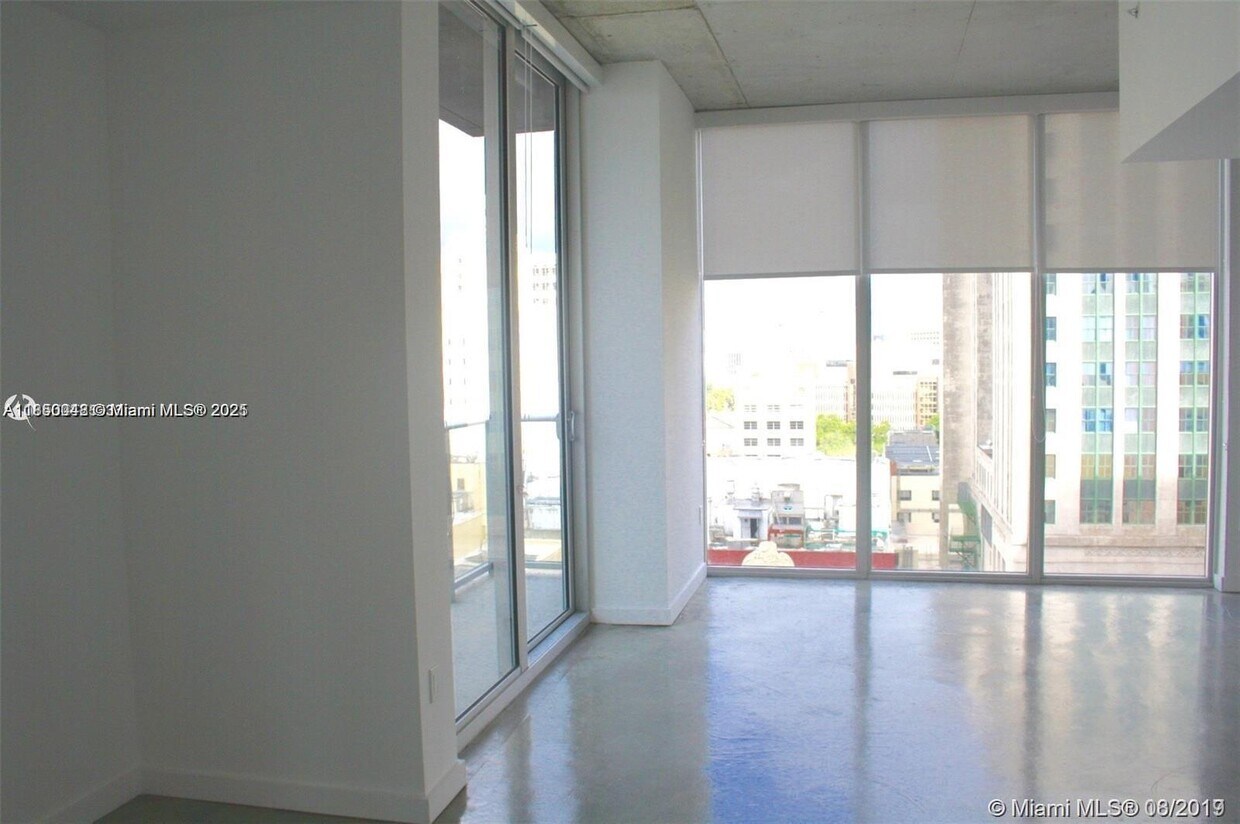 Foto principal - 151 SE 1st St
