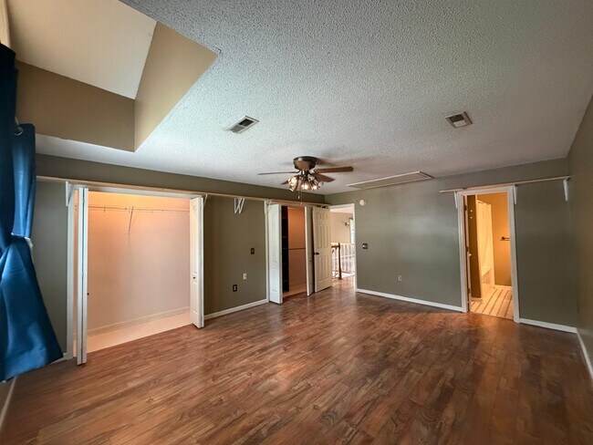 Foto del edificio - 516 Carrsbrook Rd SE