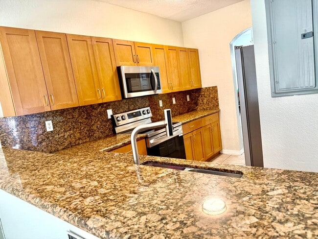 Building Photo - 4902 SW 141st Ave