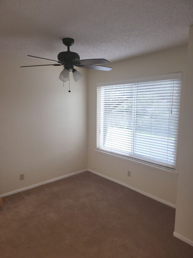 Building Photo - Lower Level Condo Unit Available in Gated ...