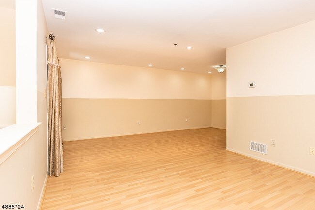 Foto del edificio - 412 N Lafayette Rd