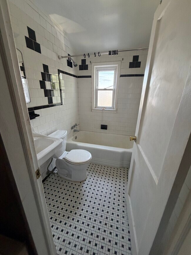 Foto del edificio - 7926 Kavanagh Rd