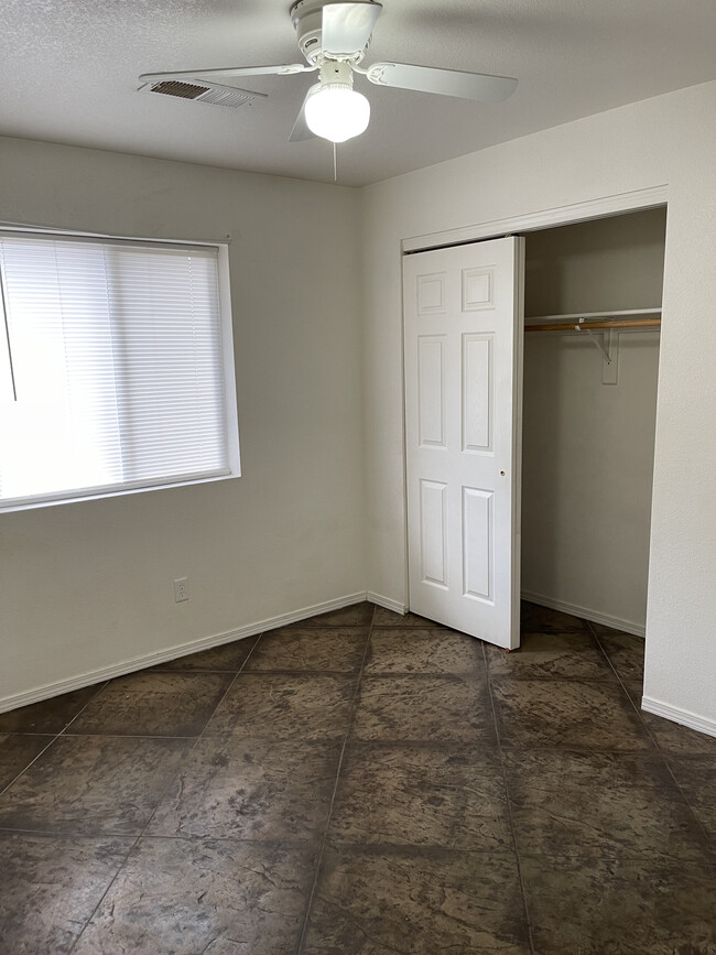 Building Photo - 722 W Mahoney St