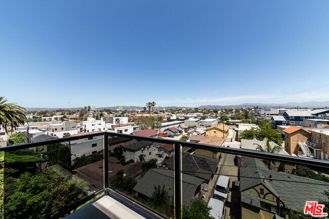 Foto del edificio - 4615 St Charles Pl