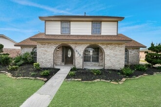 Building Photo - 15423 Ridingwood Dr