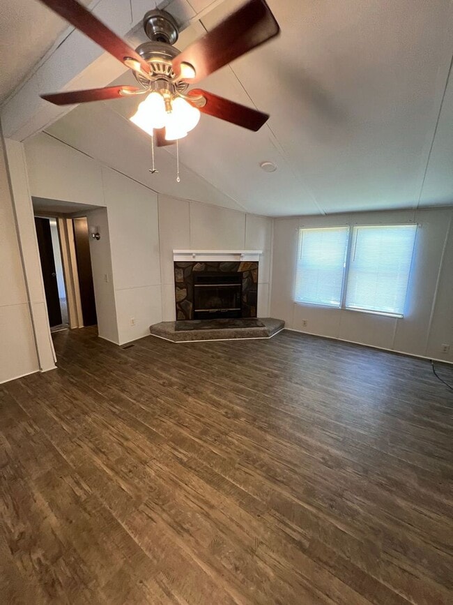 Building Photo - 3700 Ash Dr