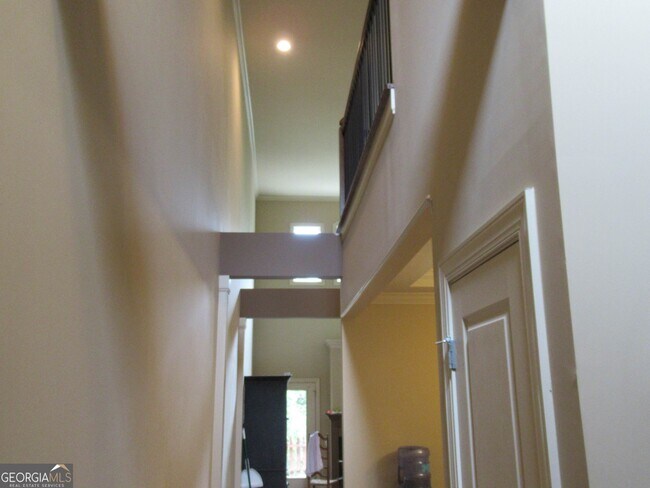 Building Photo - 168 Village Dr
