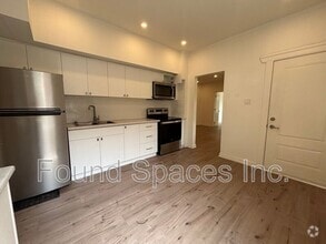 Building Photo - 26 Cayuga St