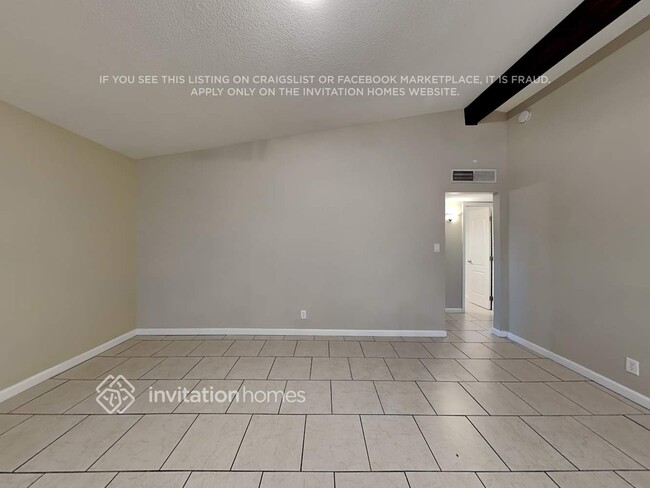 Building Photo - 2412 S Cottonwood Dr