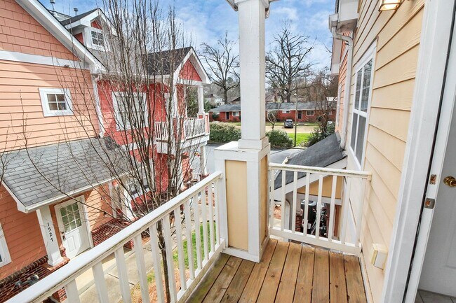 Foto del edificio - Townhome in The Plaza/NODA coming soon for Lease!