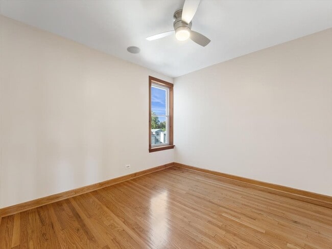 Building Photo - 4720 N Springfield Ave