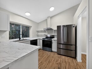 Building Photo - 5502 NE 10th St