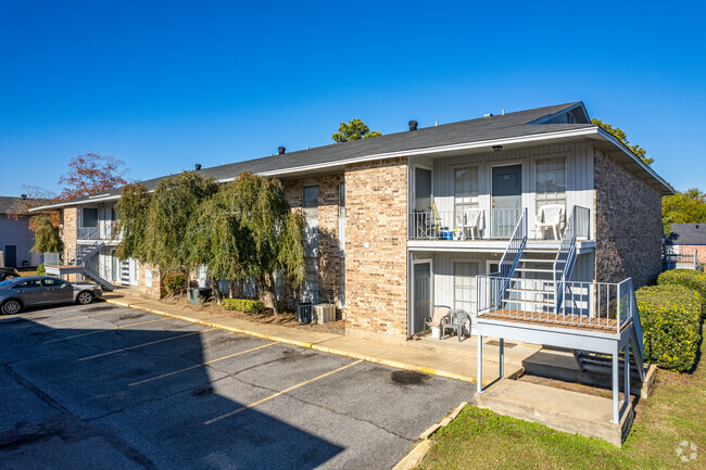 Foto del edificio - Parkwood Townhomes and Apartments