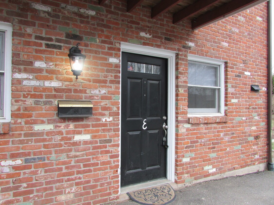 18 Broadview Heights, Thomaston, CT 06787 Apartments in Thomaston, CT