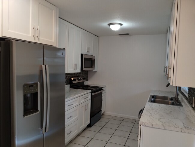 Foto del edificio - 8034 Orange Ave