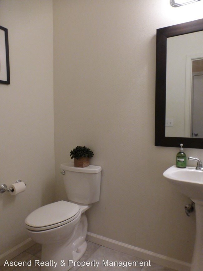 Building Photo - 2 br, 2.5 bath House - 2648 NW Kennedy Ct