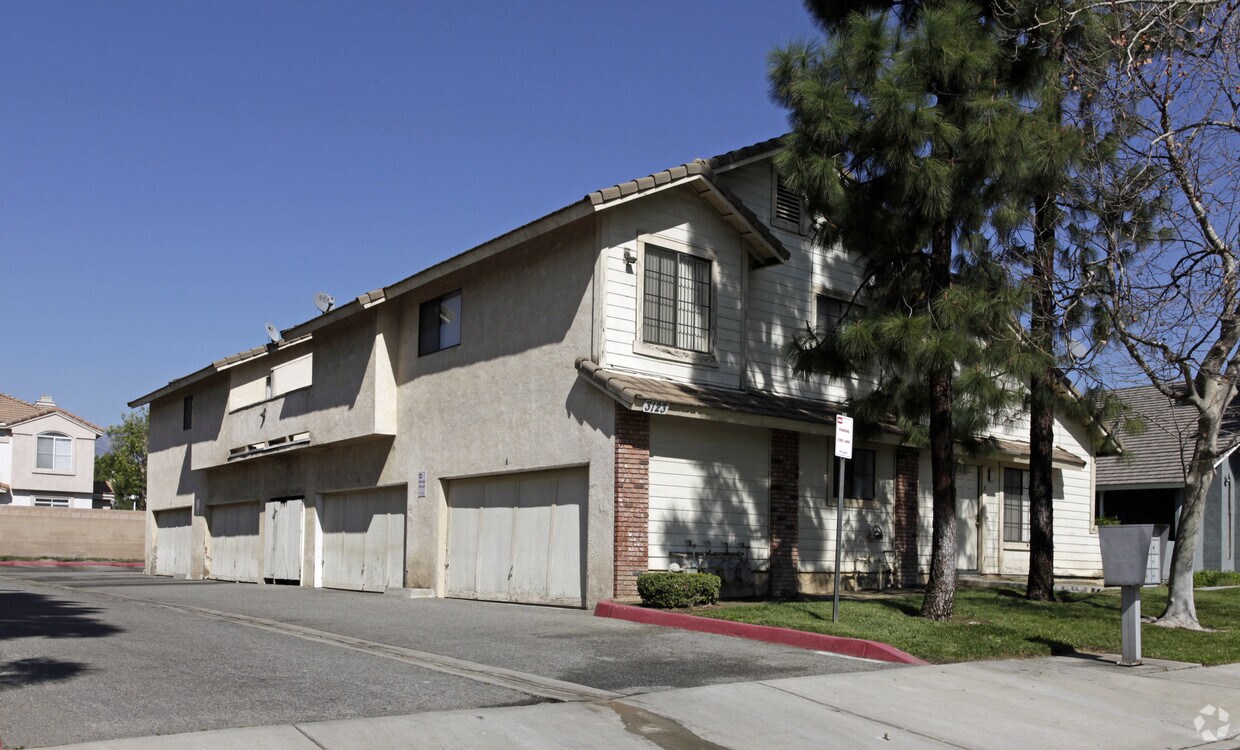 Building Photo - 3119-3123 Jaguar Way
