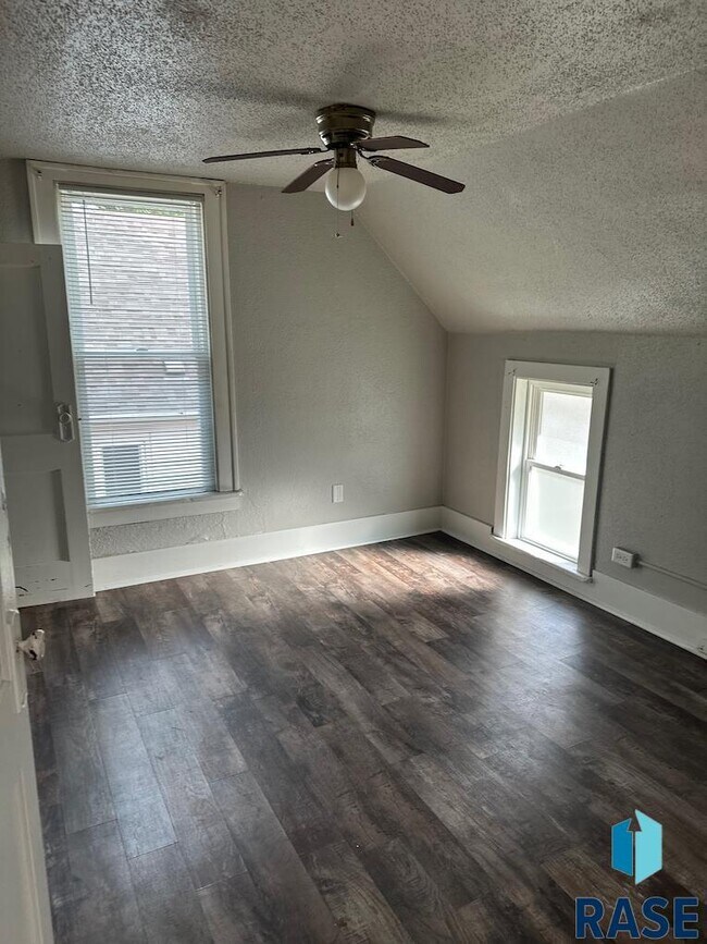 Foto del edificio - 425 N Prairie Ave