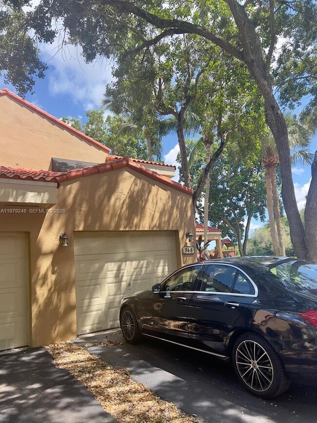 Building Photo - 568 N University Dr