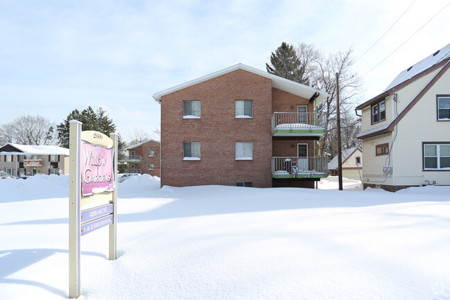 Building Photo - Willow Gardens