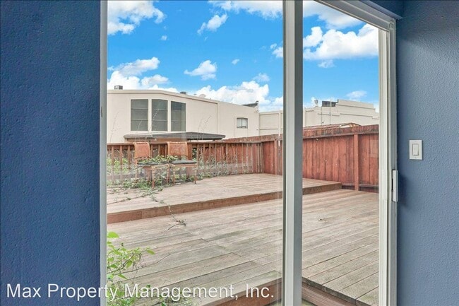 Building Photo - 2 br, 1 bath House - 850 C Downstairs Brun...
