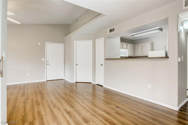 Foto del edificio - 555 E Silverado Ranch Blvd