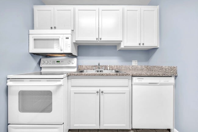 Building Photo - Affordable Coastal Comfort | 2BR Condo with Exceptional Amenities