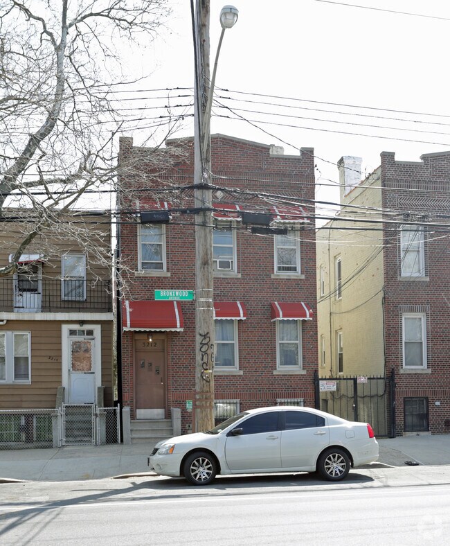 Building Photo - 3212 Bronxwood
