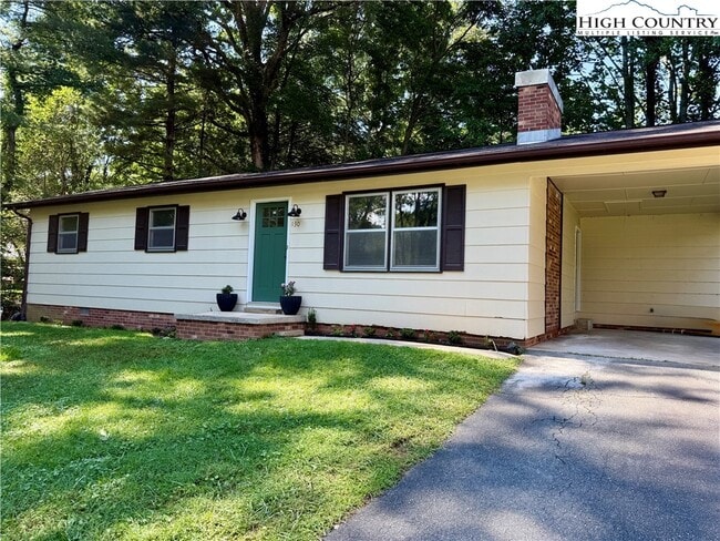 Building Photo - 130 Maple Dr