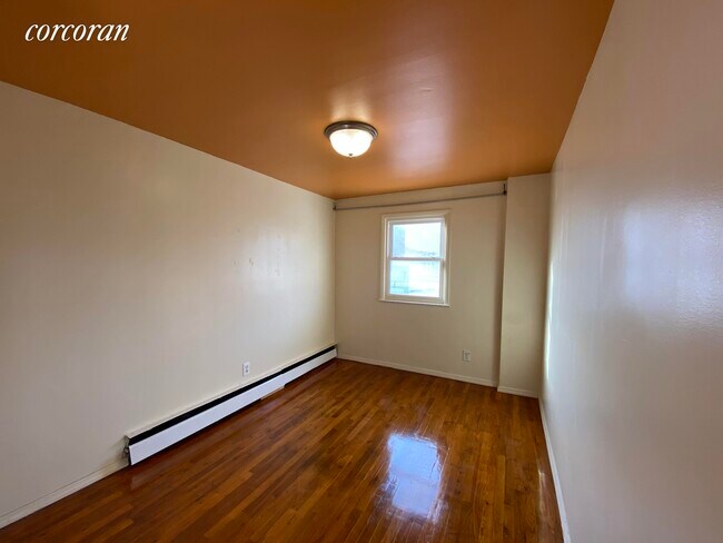 Foto del edificio - 43-27 54th St